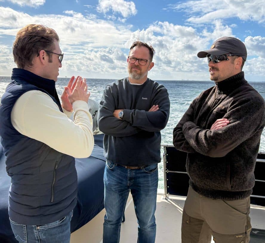 Conversation on deck during a KRING boat trip