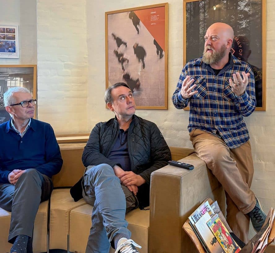 A talk on the sofa at the KRING office